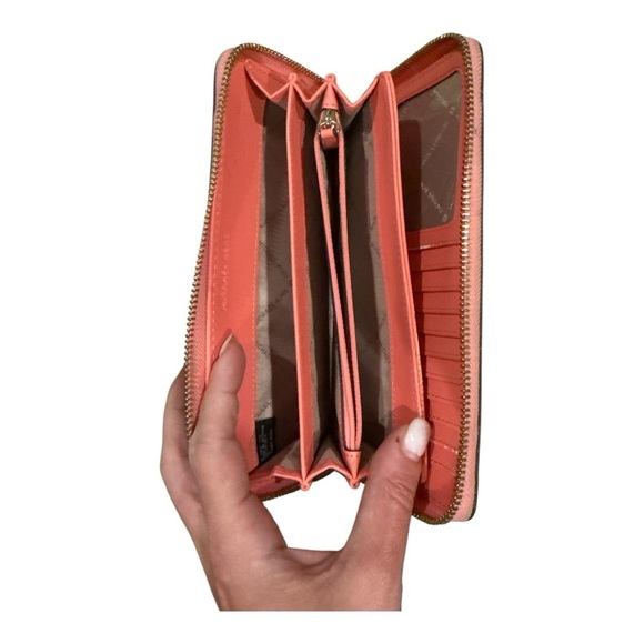 MICHAEL KORS Pink Wallet - Picture 4 of 5